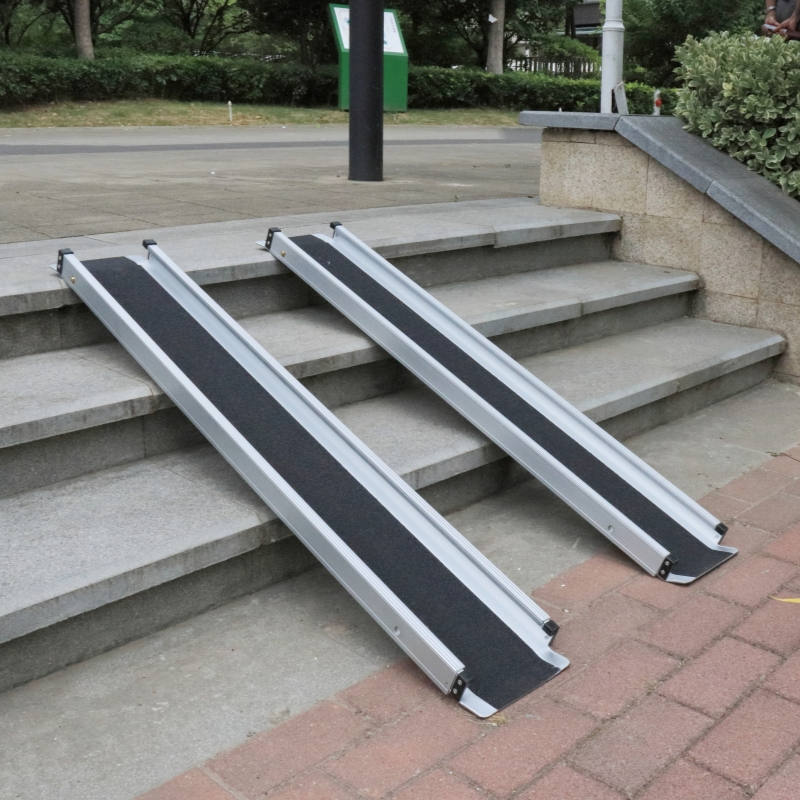 2 Section Telescopic Aluminium Wheelchair Ramps with Anti-slip Paster
